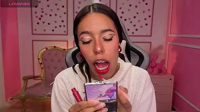 Snapshot of stephania_t chatting on 11/13/25, 11:47 stephania t online show from 11/13/25, 11:47