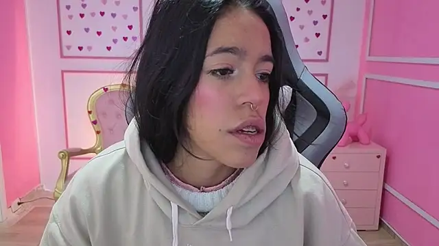 Snapshot of stephania_t chatting on 09/16/25, 11:33 stephania t online show from 09/16/25, 11:33