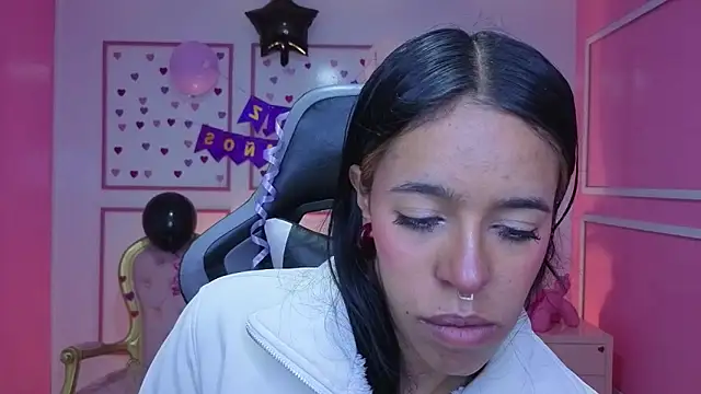 Snapshot of stephania_t chatting on 10/16/25, 12:02 stephania t online show from 10/16/25, 12:02