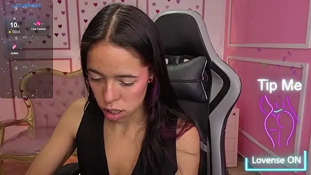 Snapshot of stephania_t chatting on 11/18/25, 12:41 stephania t online show from 11/18/25, 12:41