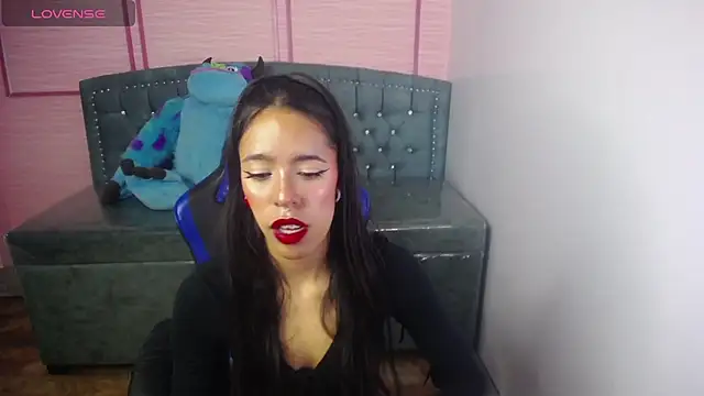 Snapshot of stephania_t chatting on 03/13/25, 10:47 stephania t online show from 03/13/25, 10:47