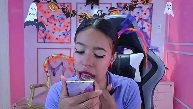 Snapshot of stephania_t chatting on 10/27/25, 11:55 stephania t online show from 10/27/25, 11:55