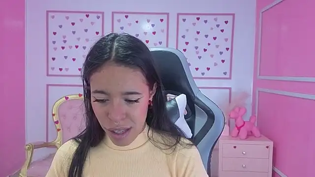 Snapshot of stephania_t chatting on 09/29/25, 11:38 stephania t online show from 09/29/25, 11:38