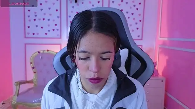 Snapshot of stephania_t chatting on 10/17/25, 11:56 stephania t online show from 10/17/25, 11:56