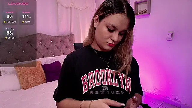 Snapshot of valeria_gomezx chatting on 03/13/25, 06:01 valeria gomezx online show from 03/13/25, 06:01