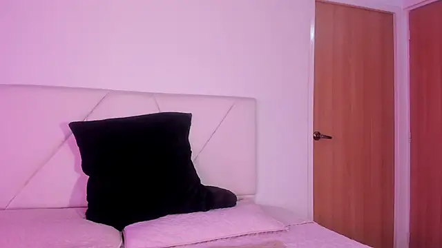 julz 03 online show from 10/18/25, 07:38