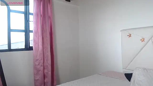 julz 03 online show from 11/11/25, 12:00