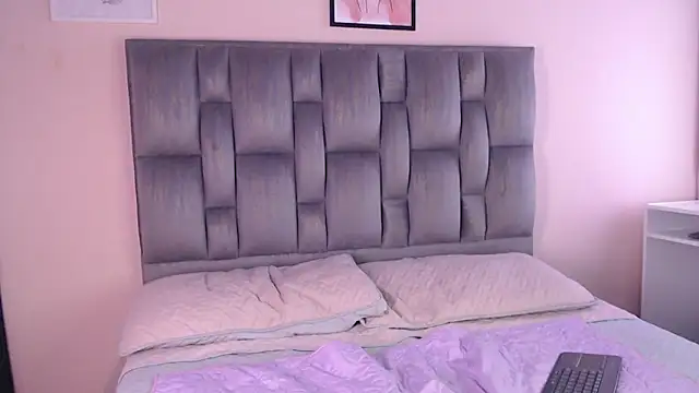 julz 03 online show from 10/27/25, 08:21