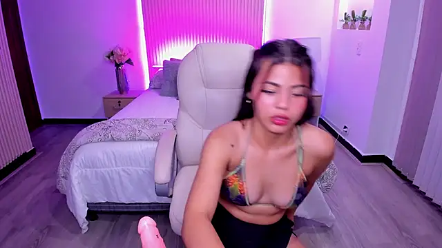 Snapshot of Kiim_Jonness chatting on 02/04/25, 09:49 Kiim Jonness online show from 02/04/25, 09:49