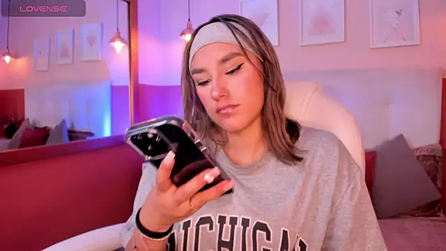  Sophie  miller online show from 03/28/26, 07:59