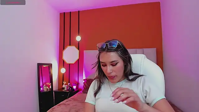  Sophie  miller online show from 11/08/25, 07:17