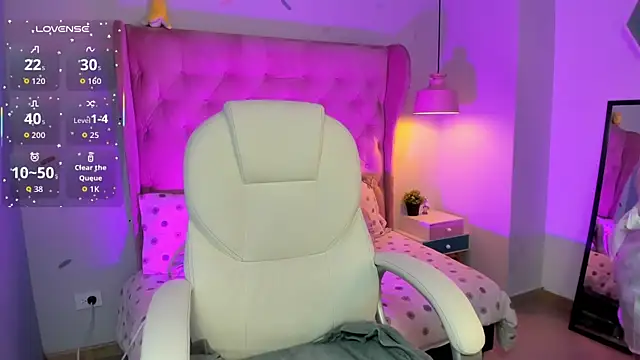  Sophie  miller online show from 11/18/25, 07:06