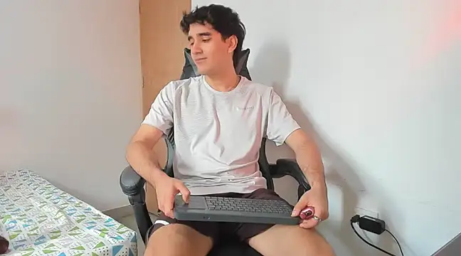 leo030809 online show from 03/18/25, 04:17