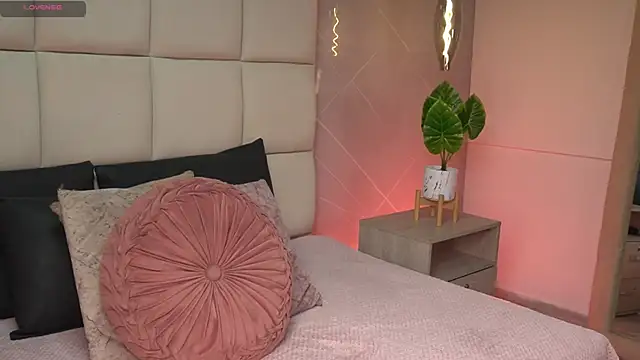 SaraMonroe1 online show from 02/18/26, 12:23