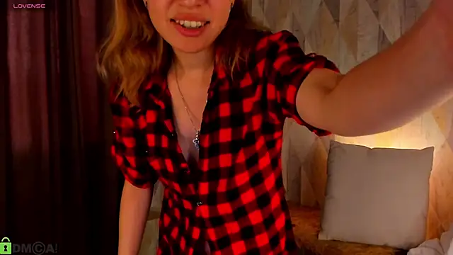 Snapshot of Michelle_Blond chatting on 06/08/26, 01:11 Michelle Blond online show from 06/08/26, 01:11