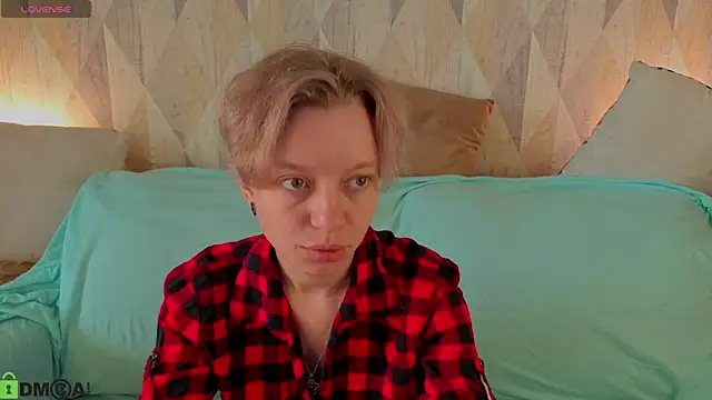 Snapshot of Michelle_Blond chatting on 07/16/26, 01:13 Michelle Blond online show from 07/16/26, 01:13