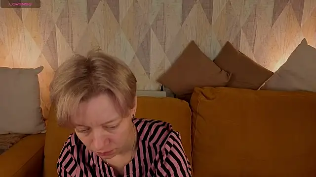 Snapshot of Michelle_Blond chatting on 07/08/26, 01:08 Michelle Blond online show from 07/08/26, 01:08