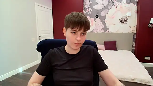 EmiliaYours online show from 04/14/26, 01:49