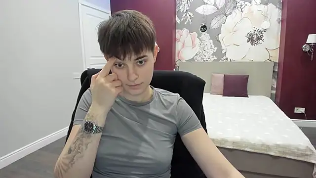 EmiliaYours online show from 11/29/25, 02:50