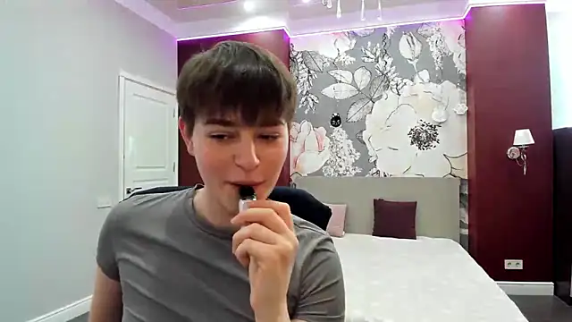 EmiliaYours online show from 03/01/26, 02:06