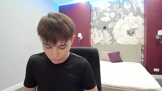 EmiliaYours online show from 10/06/25, 01:34