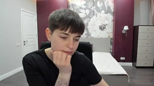 EmiliaYours online show from 01/06/26, 04:00