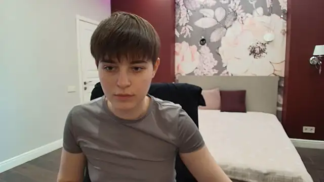 EmiliaYours online show from 04/04/26, 02:01