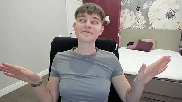 EmiliaYours online show from 09/21/25, 01:49