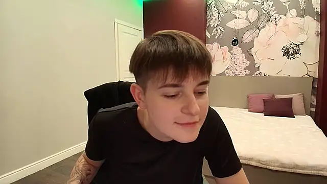 EmiliaYours online show from 09/29/25, 02:34