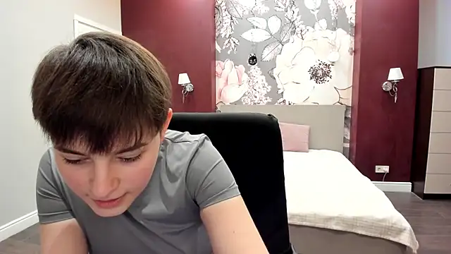 EmiliaYours online show from 02/06/26, 02:35