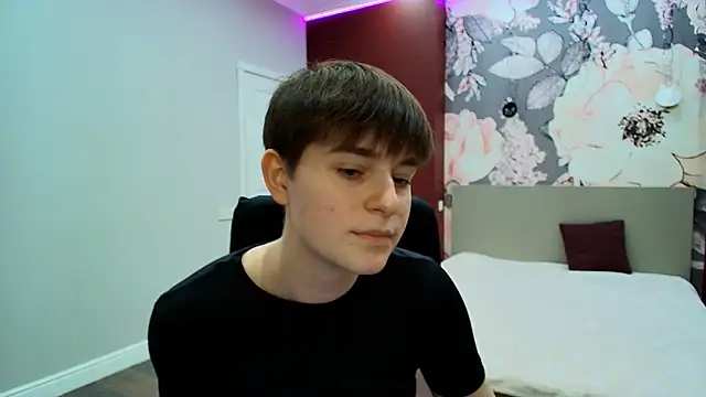 EmiliaYours online show from 04/07/26, 02:19