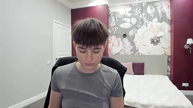 EmiliaYours online show from 11/28/25, 03:45