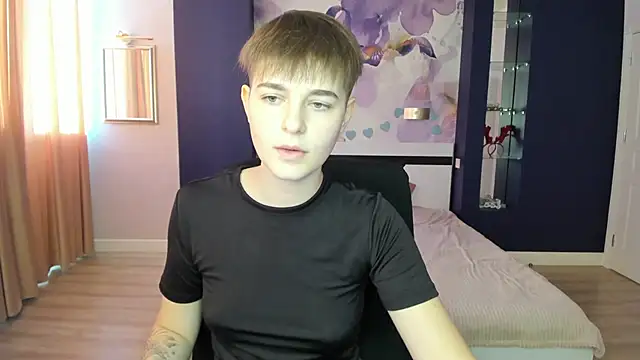 EmiliaYours online show from 09/28/25, 01:51