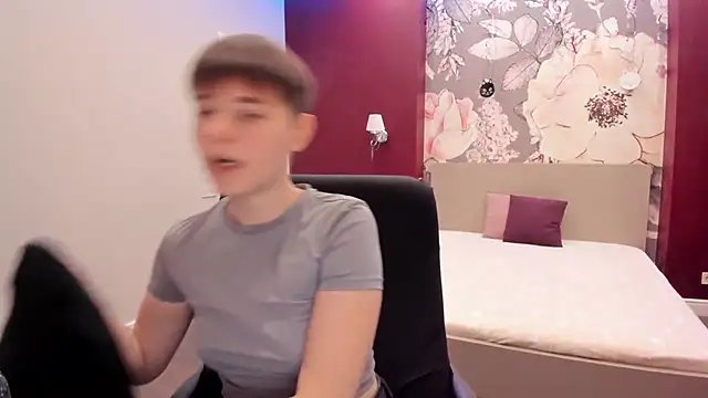 EmiliaYours online show from 10/07/25, 01:45