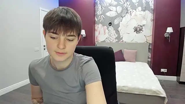 EmiliaYours online show from 12/19/25, 03:25