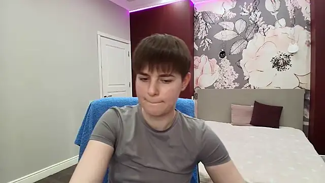 EmiliaYours online show from 03/29/26, 02:08