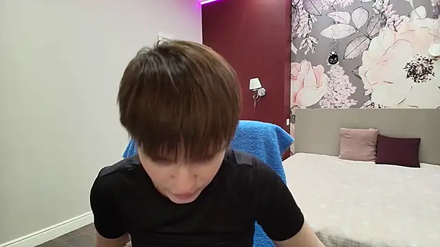 EmiliaYours online show from 03/30/26, 02:18