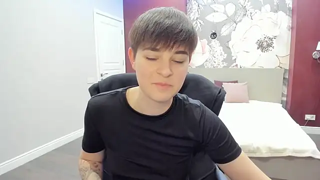 EmiliaYours online show from 11/25/25, 03:01