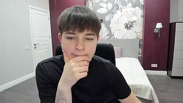 EmiliaYours online show from 01/17/26, 03:48