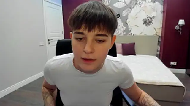 EmiliaYours online show from 10/28/25, 04:39