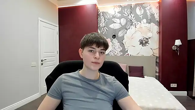 EmiliaYours online show from 02/01/26, 02:48