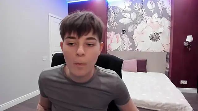 EmiliaYours online show from 11/30/25, 03:02