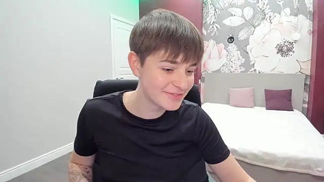 EmiliaYours online show from 11/17/25, 03:16