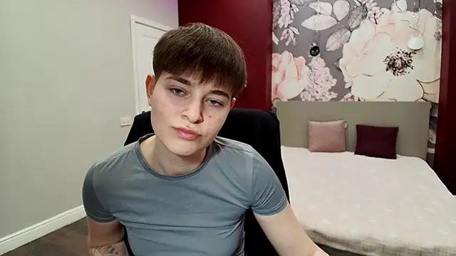 EmiliaYours online show from 04/10/26, 01:40