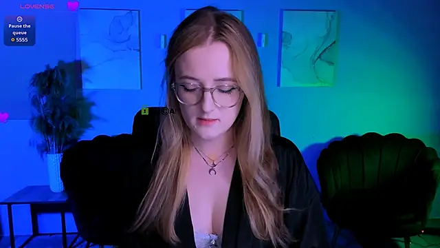 luna berryy online show from 03/10/26, 08:02