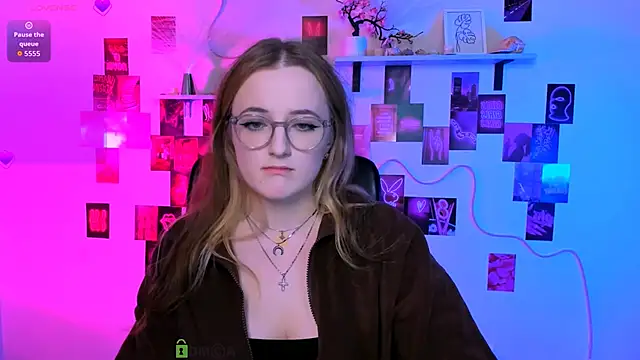 luna berryy online show from 04/14/26, 08:14