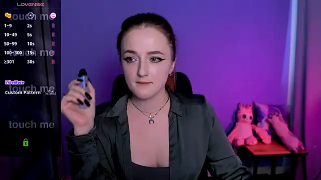 luna berryy online show from 10/18/25, 07:05