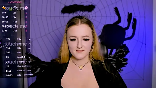 luna berryy online show from 10/20/25, 07:14