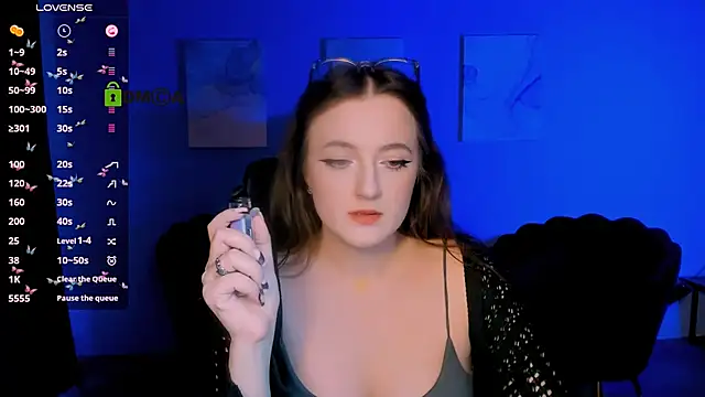 luna berryy online show from 11/08/25, 08:56