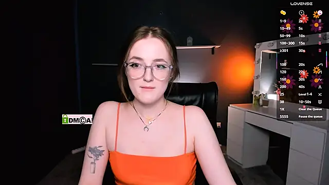 luna berryy online show from 03/21/25, 11:45